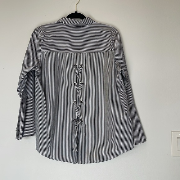 Signature Studio Bell Sleeve Lace Up Button Down Top Women's Size L - Picture 5 of 9